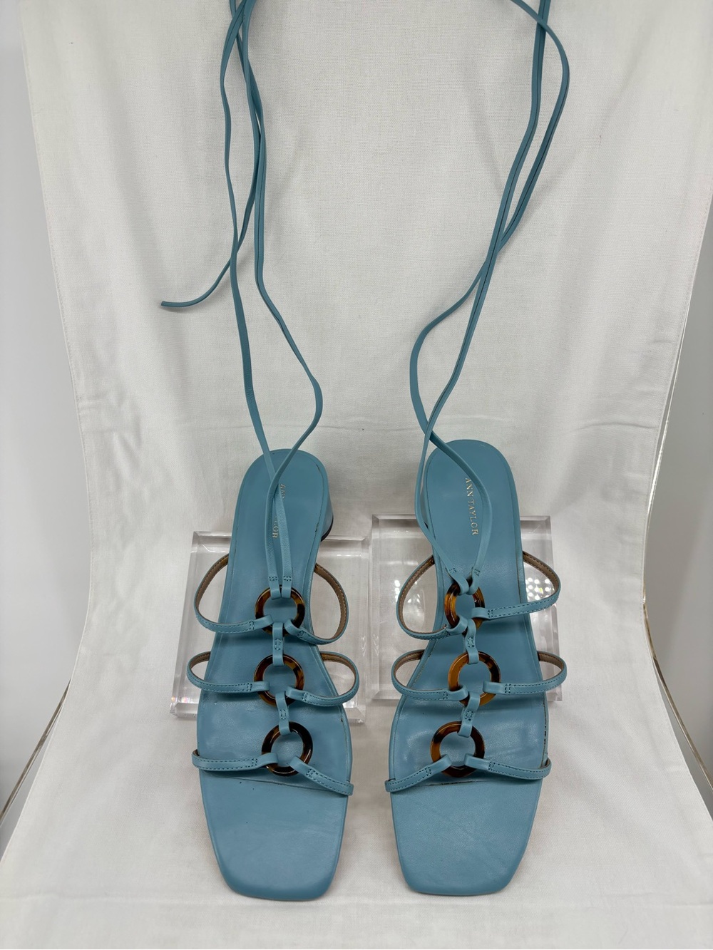 NWOT Ann Taylor Aqua Blue Strappy Sandals with Tortoiseshell Rings Size 10 - Picture 2 of 3